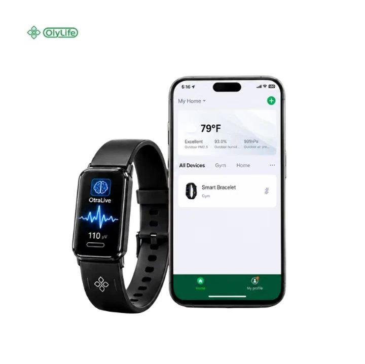 Smart Health Bracelet showing the OtraLive screen next to a smartphone running the OtraLive App